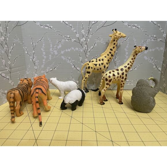 Zoo Animal Figure Lot Of 7 Tiger Giraffe Sloth Panda Bear Polar - Picture 2 of 5